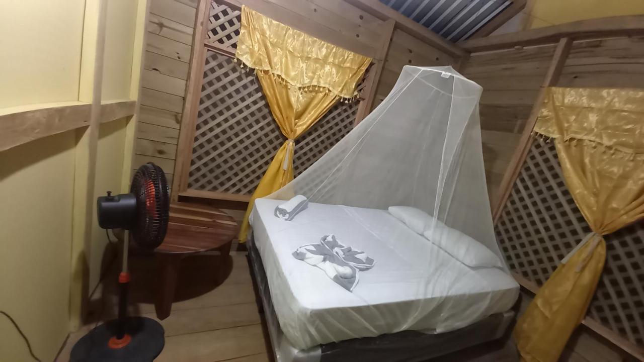 Готель Casa Manati Лівінґстон Екстер'єр фото