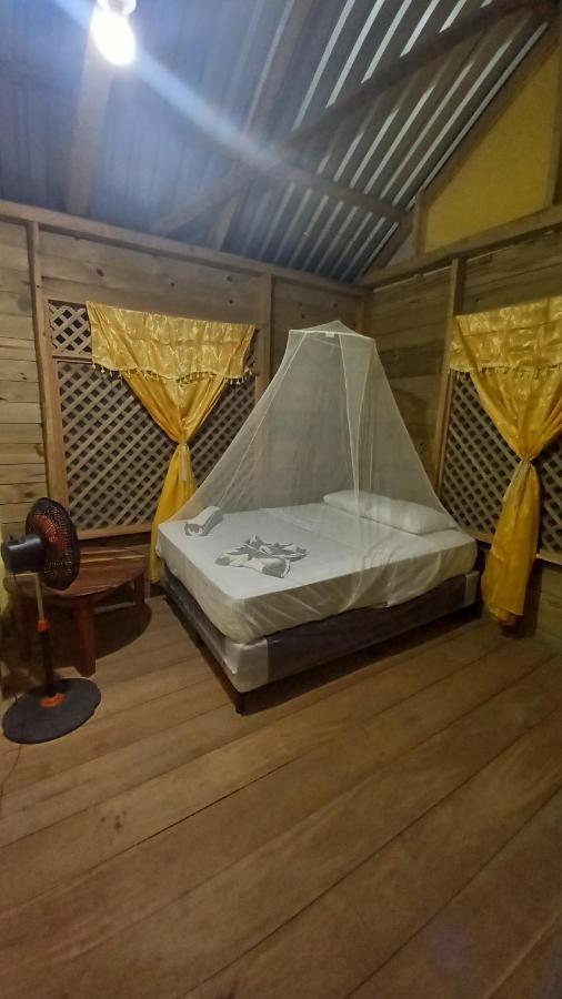 Готель Casa Manati Лівінґстон Екстер'єр фото